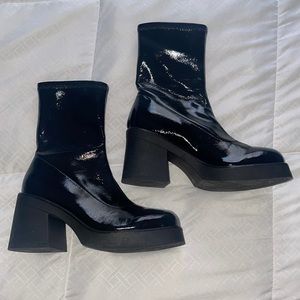 Steffanie
Mid-calf platform heeled boots - Block heel